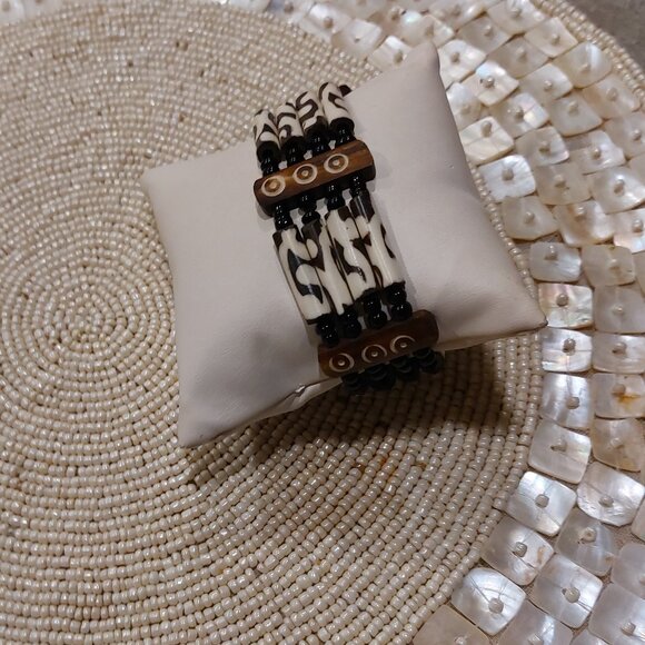 Women's Ethnic 4-Rows Batik Bone Wood Stretch Bracelet - NWOT - Picture 5 of 7
